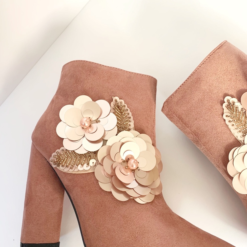 Mauve pink floral appliqué suede bootie - Picture 4 of 11